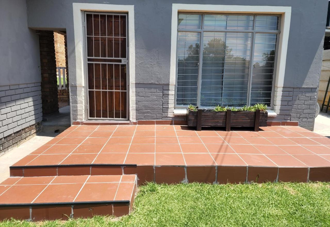 A Step Ahead Ξενοδοχείο Klerksdorp Εξωτερικό φωτογραφία
